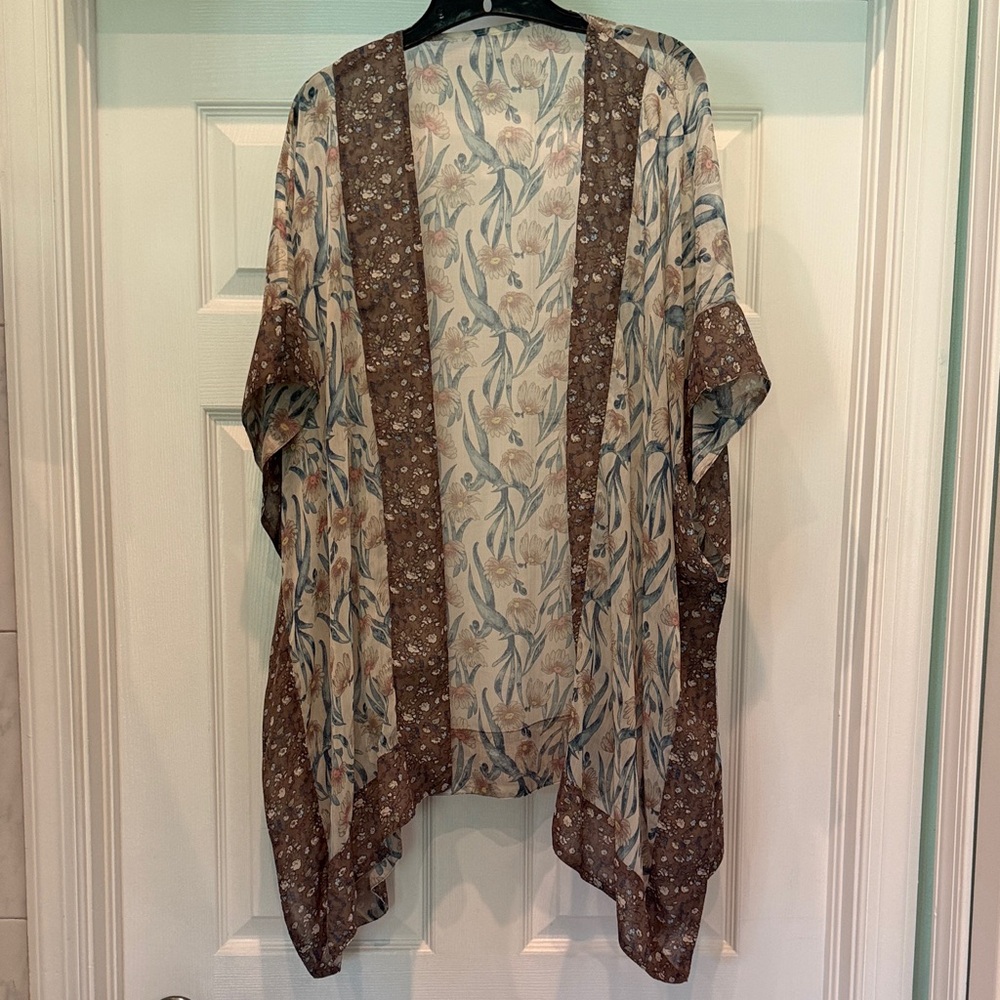 NWOT Boutique shrug size Large